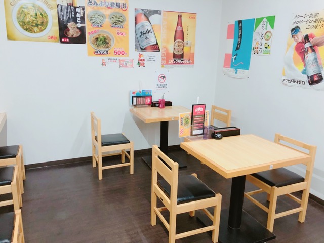 辛麺屋桝元花山手店のテーブル席