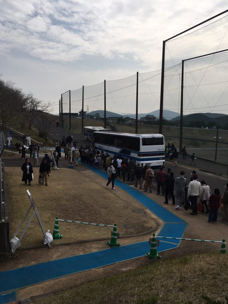 埼玉西武ライオンズ南郷春季キャンプ 駐車場への無料送迎バス