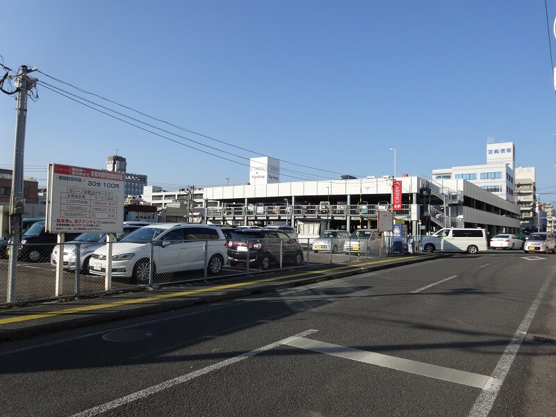 カリーノ宮崎平面駐車場